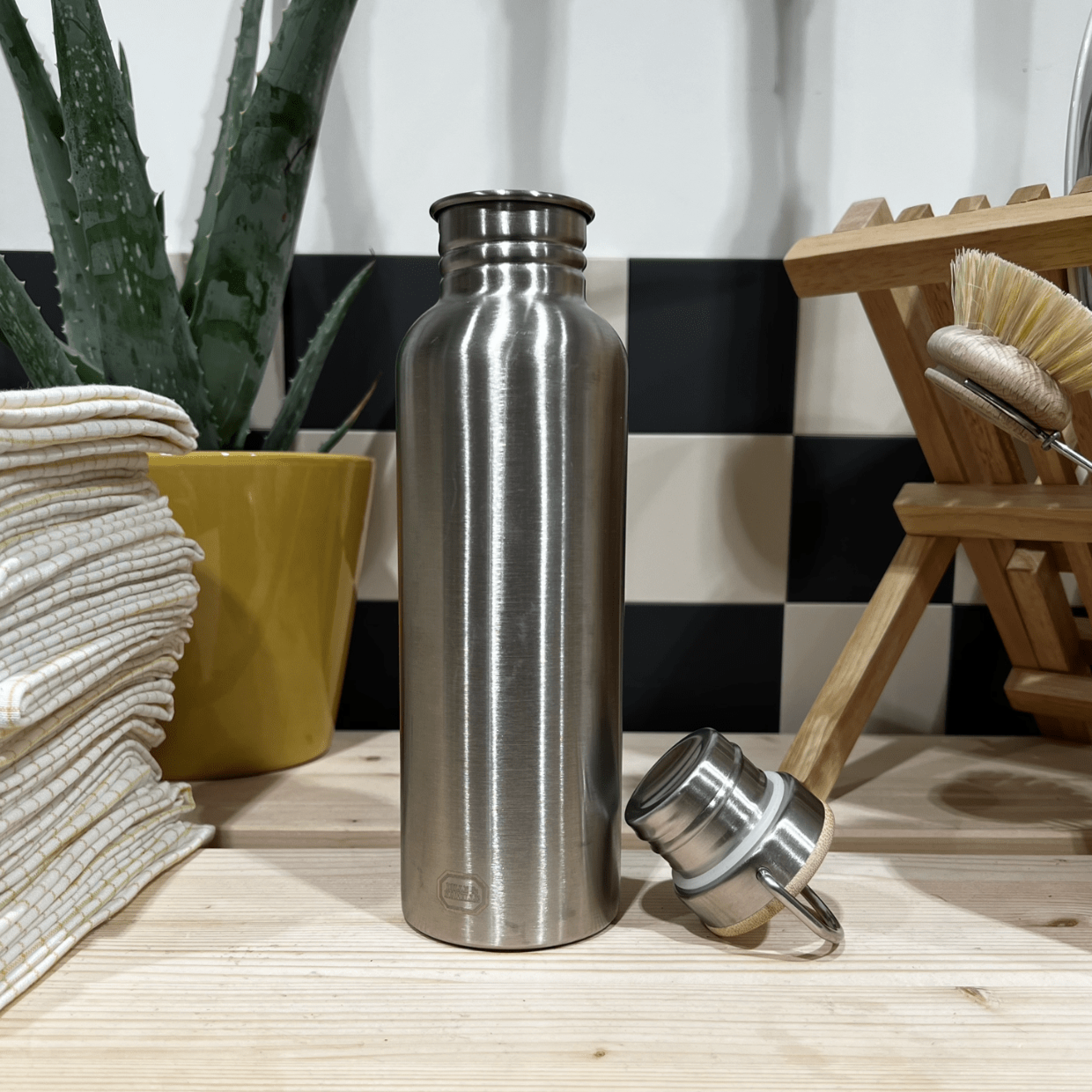 fontaine a gravite gourde inox Bouteille inox 800ml - Bouchon en bambou,  poignée de transport